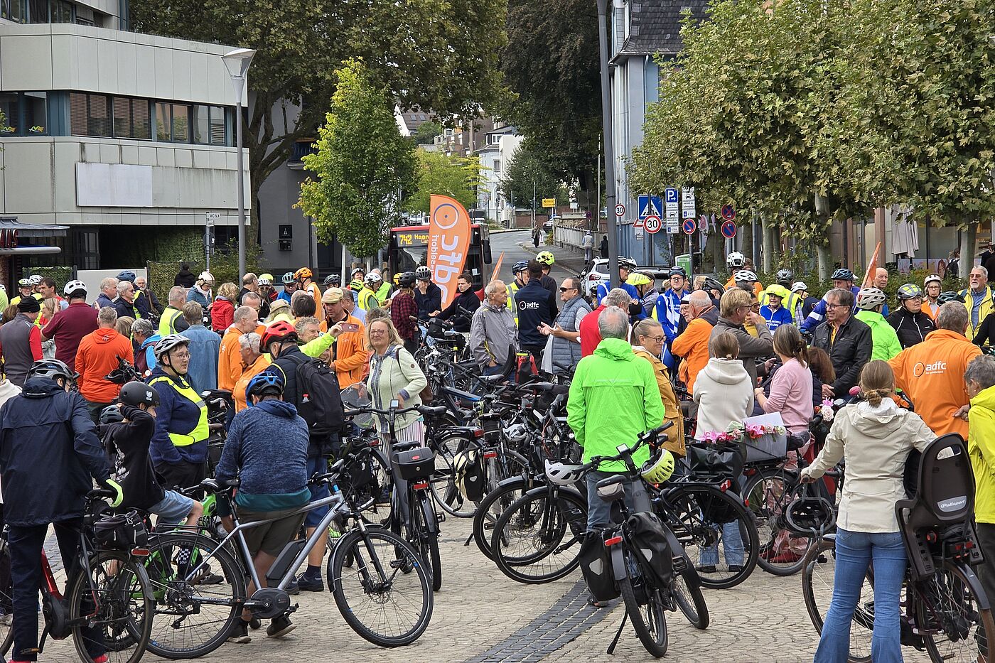 einfach.sicher.radfahren...im Neandertal einfach.sicher.radfahren...im Neandertal