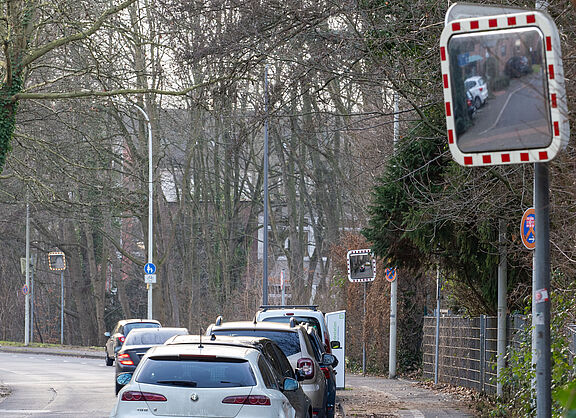 ein Spiegel nach dem anderen