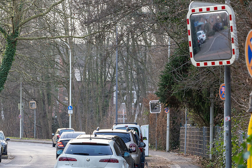 Hilden, Richard-Wagner-Strasse ein Spiegel nach dem anderen