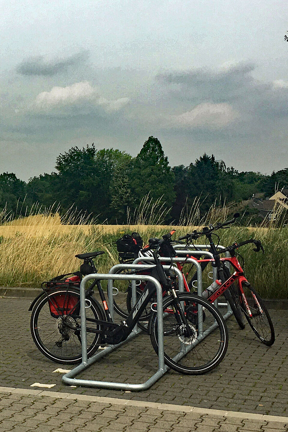 Mettmann: Neue Fahrrad-Abstellanlage am REWE-Markt in Mettmann Neue Fahrrad-Abstellanlage am REWE-Markt
